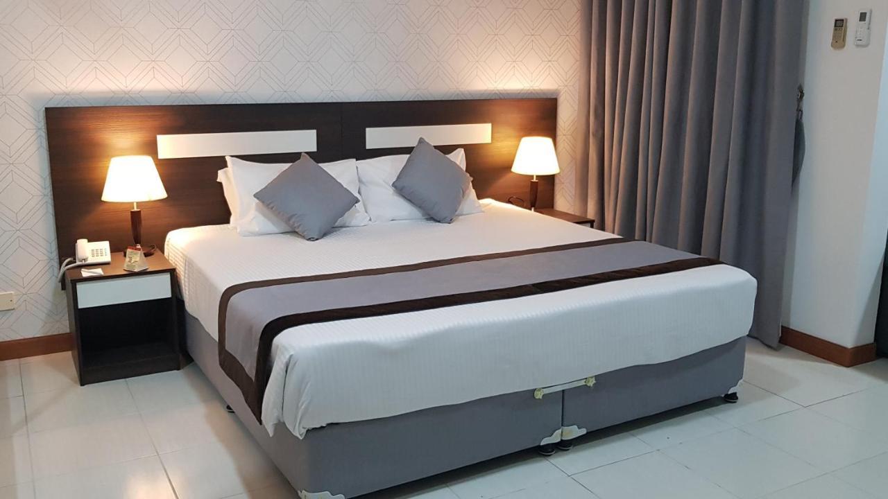 Nova Park Hotel Sharjah Esterno foto