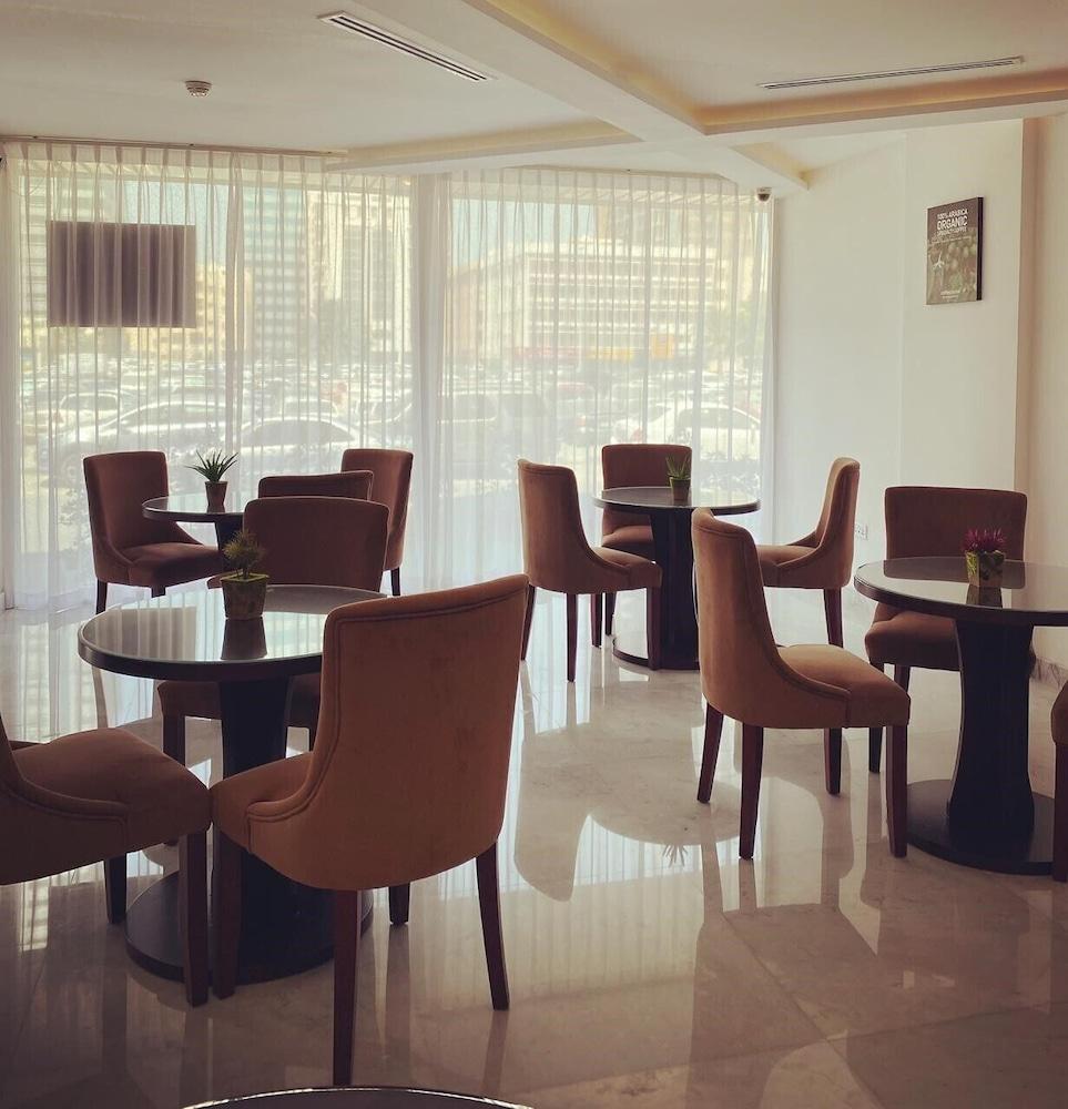 Nova Park Hotel Sharjah Esterno foto
