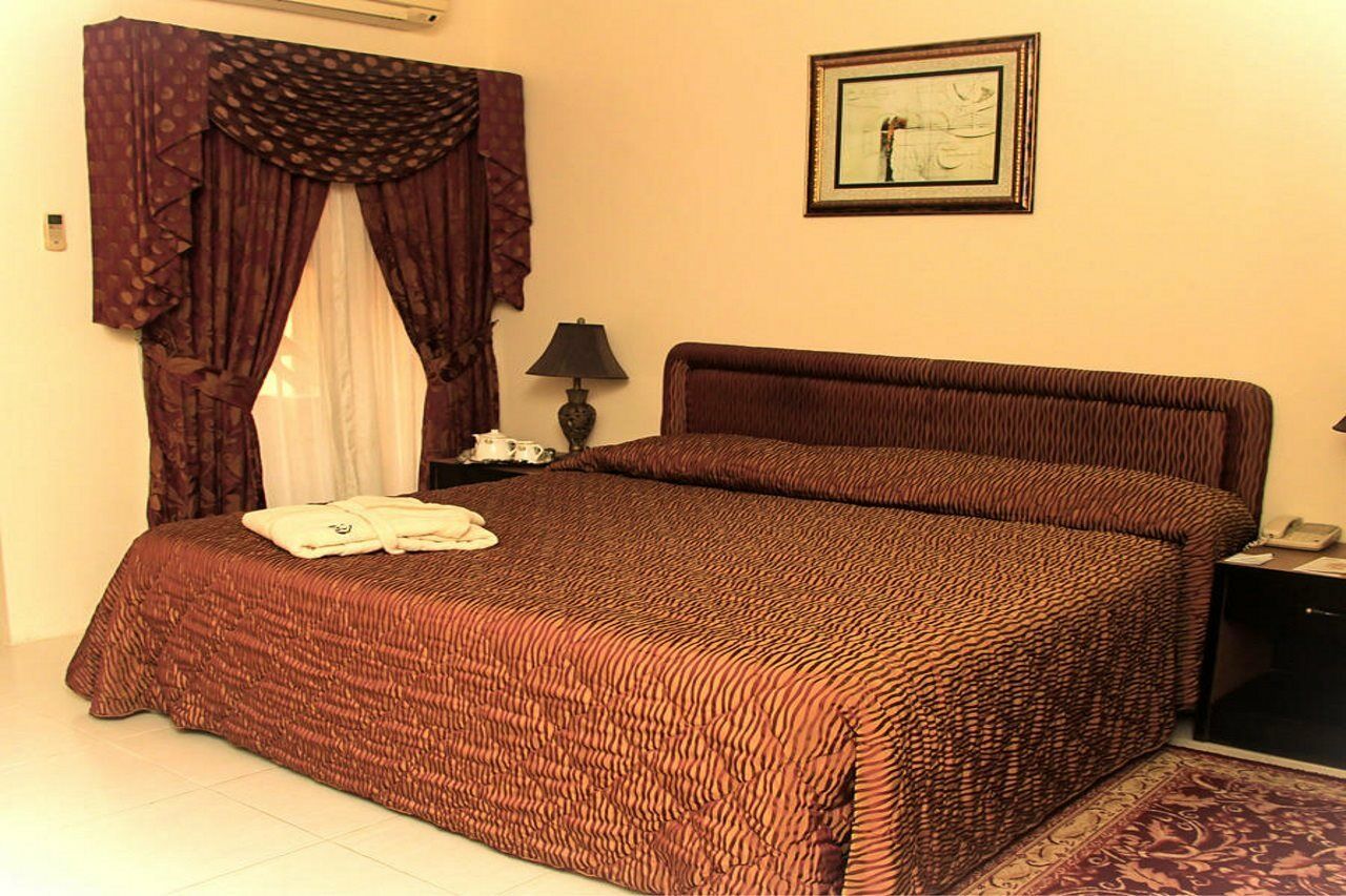 Nova Park Hotel Sharjah Esterno foto